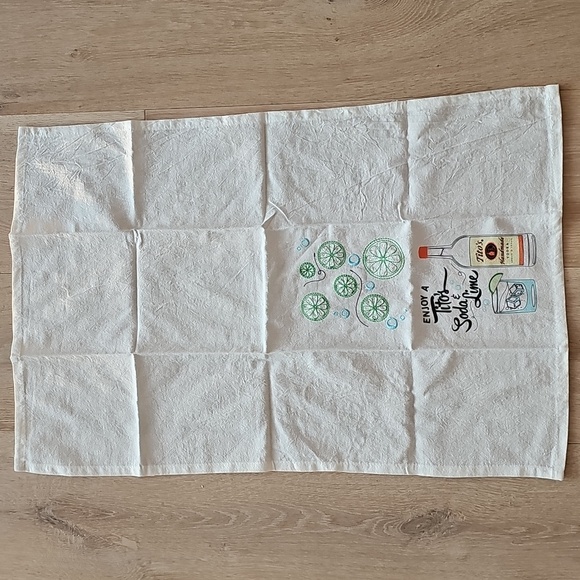 NWOT Tito's Vodka soda and lime Kitchen napkin cloth - Picture 3 of 5